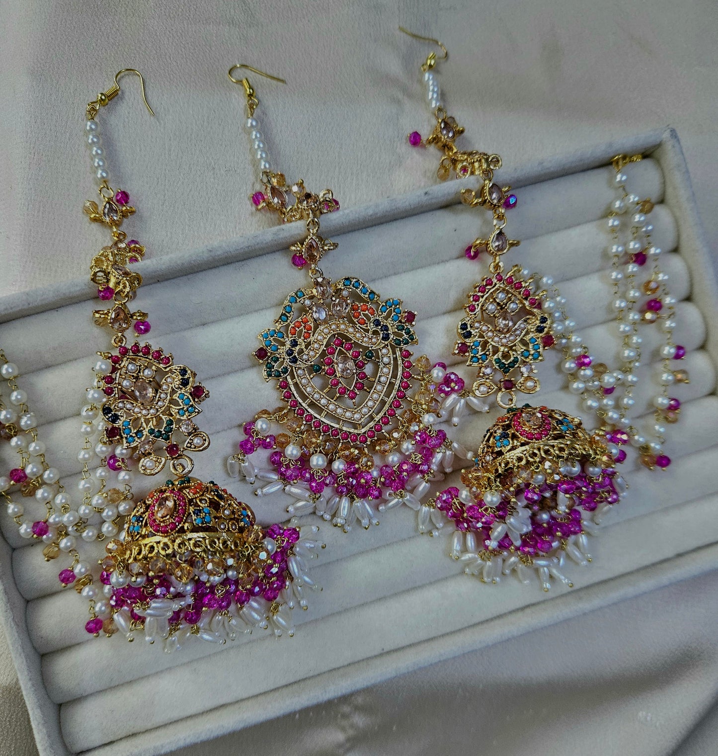 Hadia earring & tikka set ~ fuschia