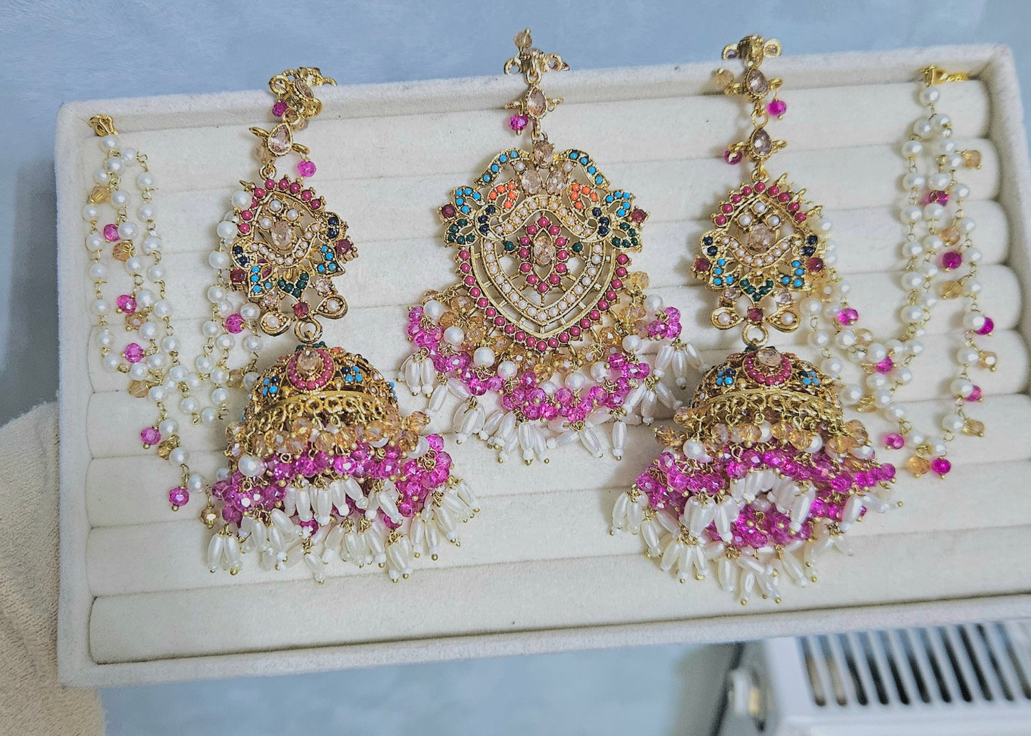 Hadia earring & tikka set ~ fuschia