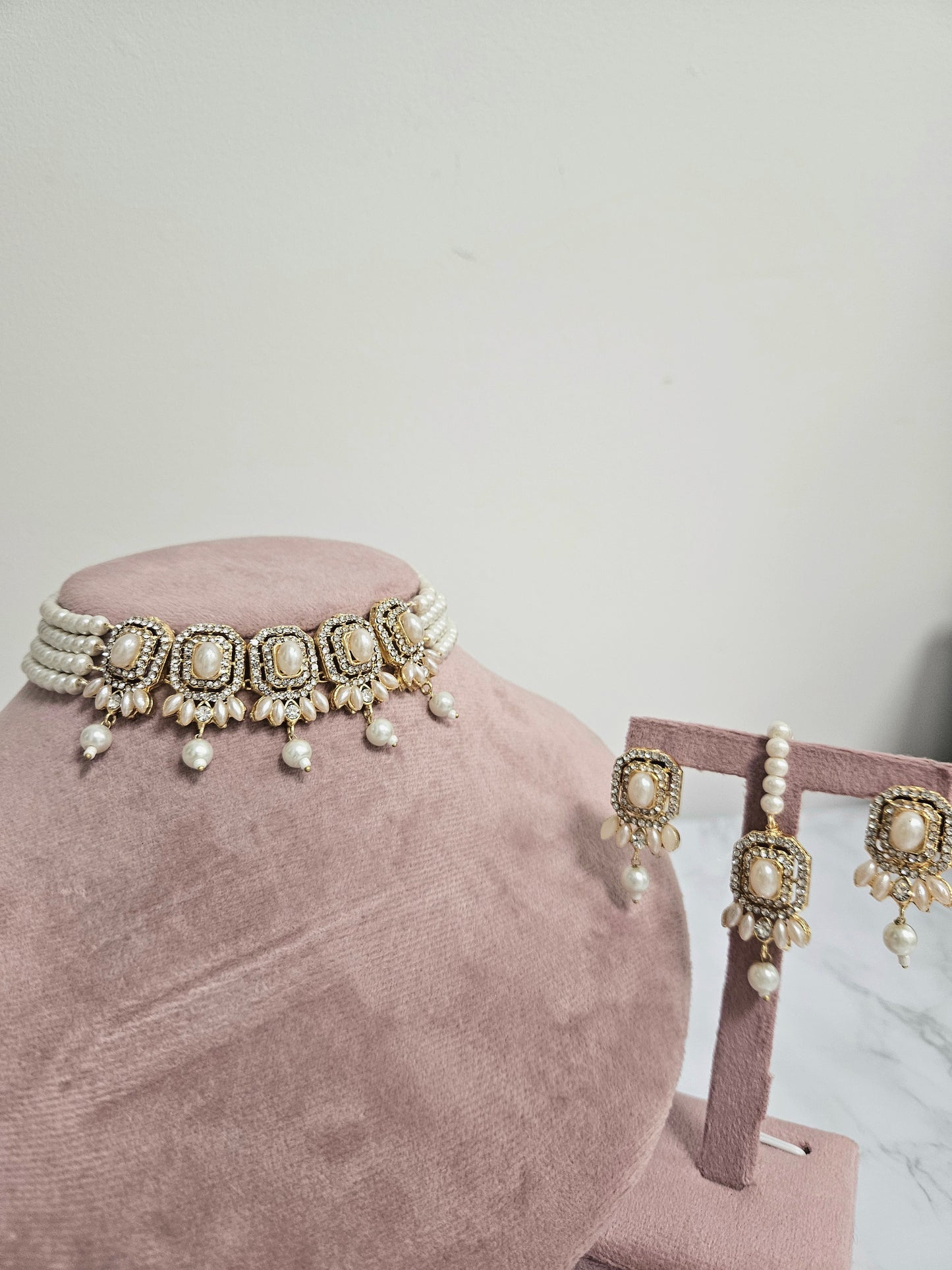 Nusrat jewellery set ~ pearl