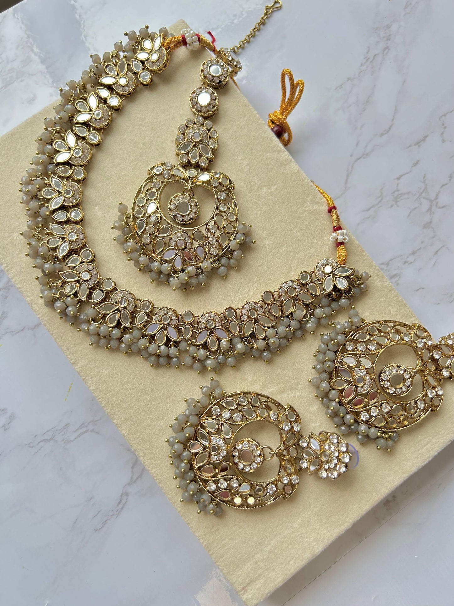 Sofia jewellery set ~ Grey