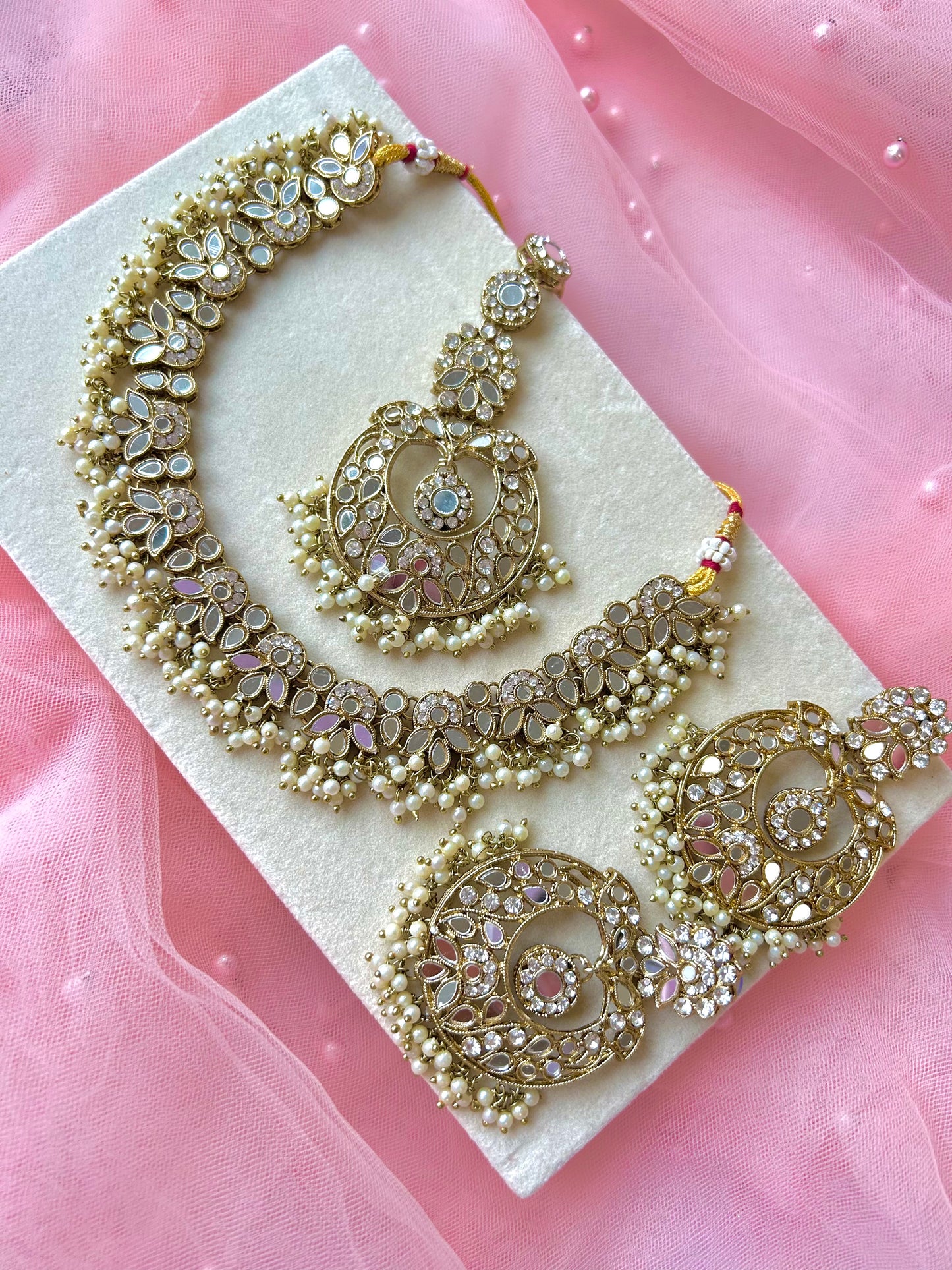 Sofia jewellery set ~ Pearl