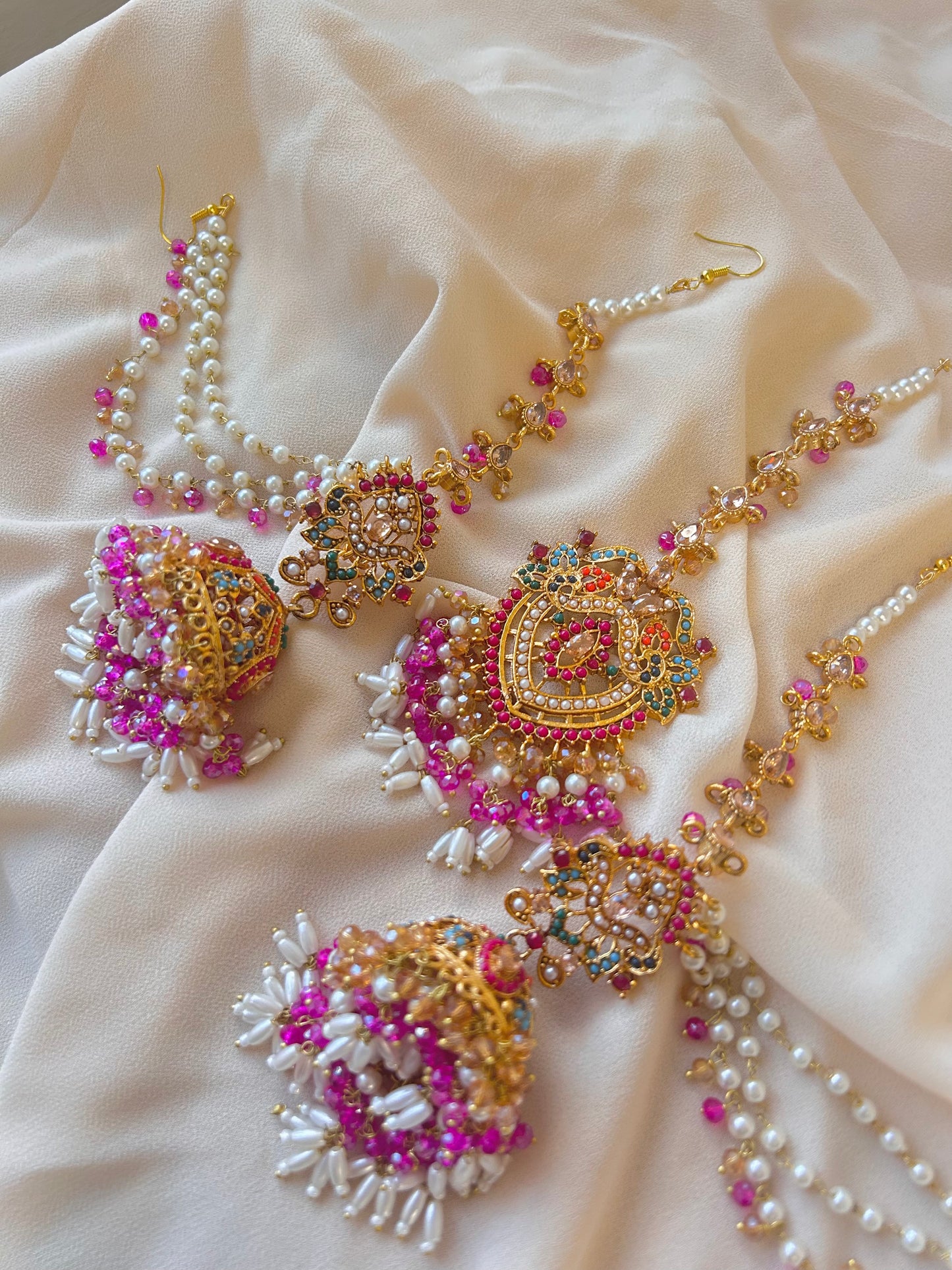 Hadia earring & tikka set ~ fuschia