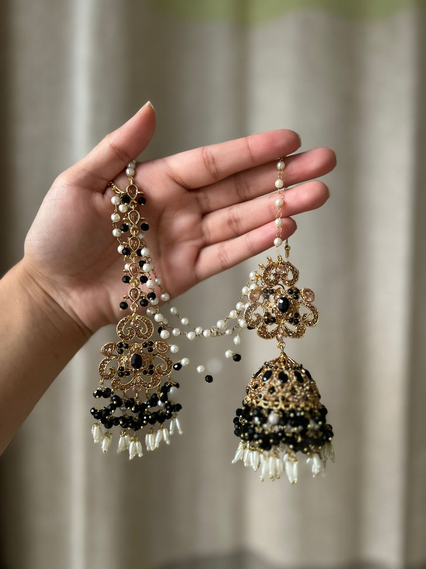 Amna earring & tikka set ~ Black